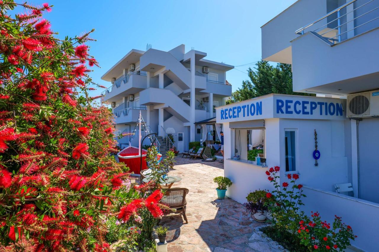 Hotel Two Mermaids Ксаміл Екстер'єр фото