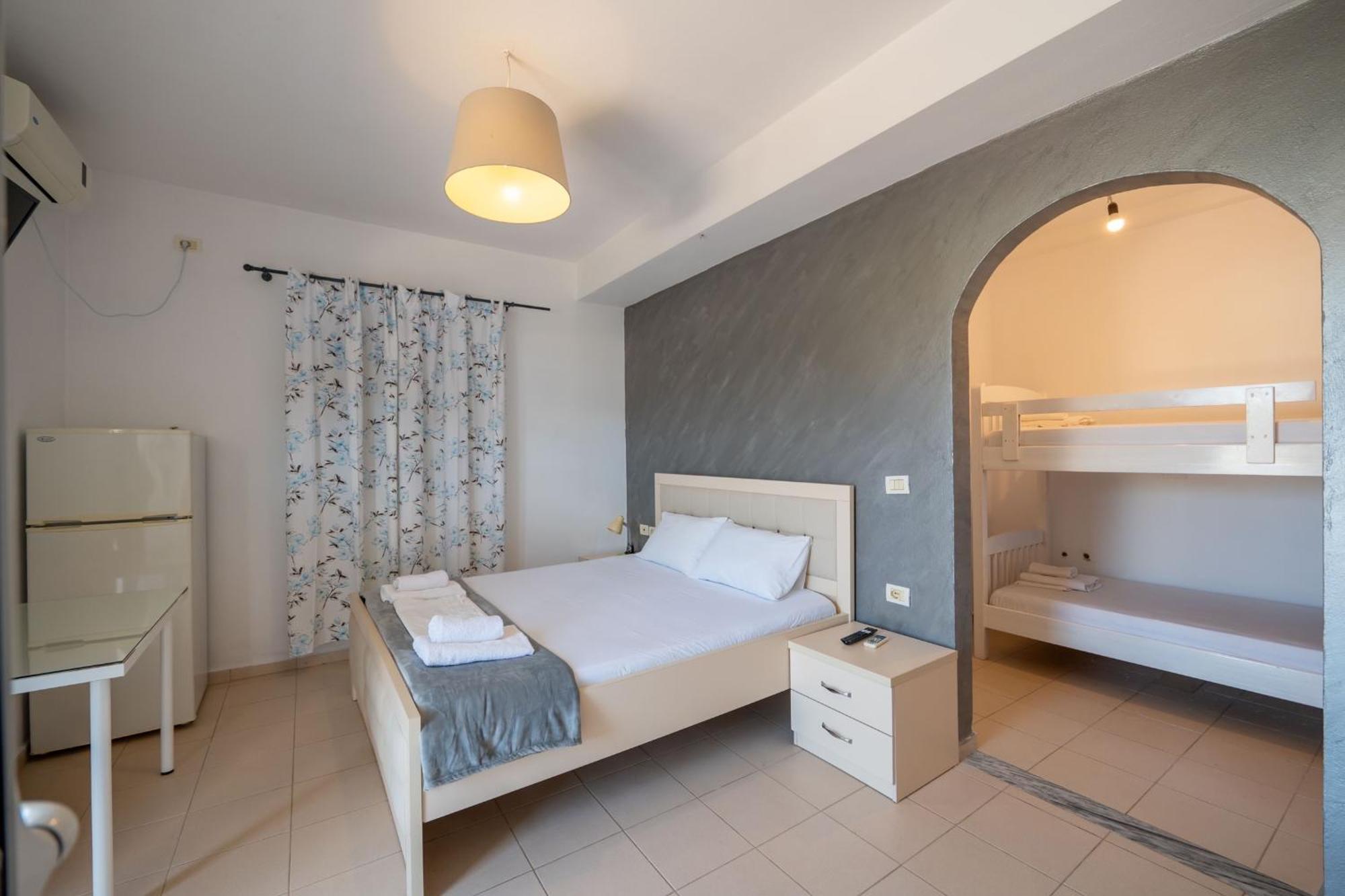 Hotel Two Mermaids Ксаміл Екстер'єр фото